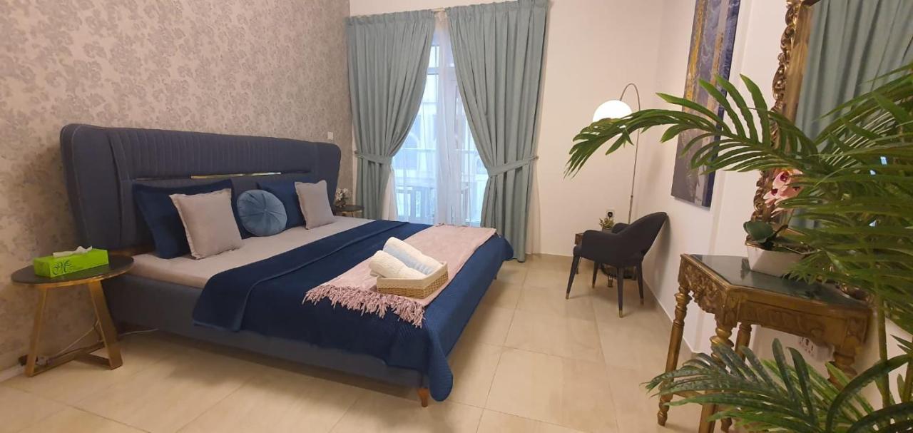 Luxury A Short Drive Away From Downtown Dubai