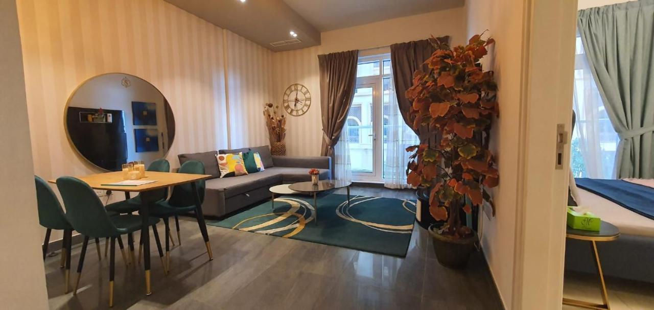 Luxury A Short Drive Away From Downtown Apartment Dubai