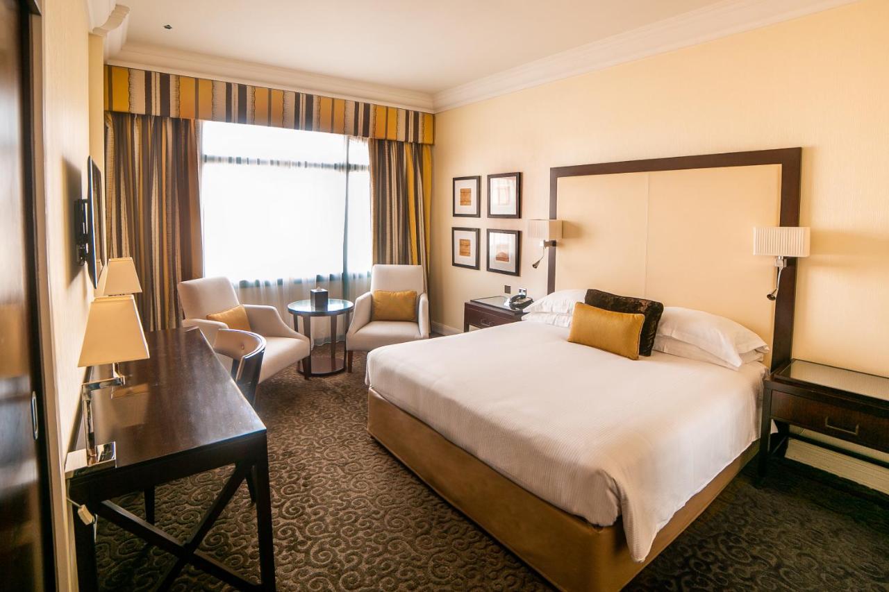 Moevenpick Grand Al Bustan 5*