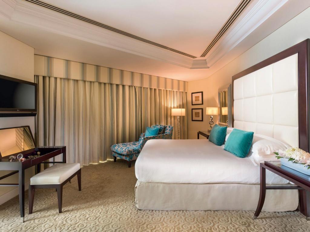 Hotel Moevenpick Grand Al Bustan