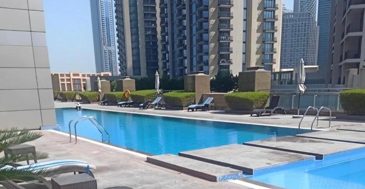 Luxurious Pool View Apt In Downtown Dubai