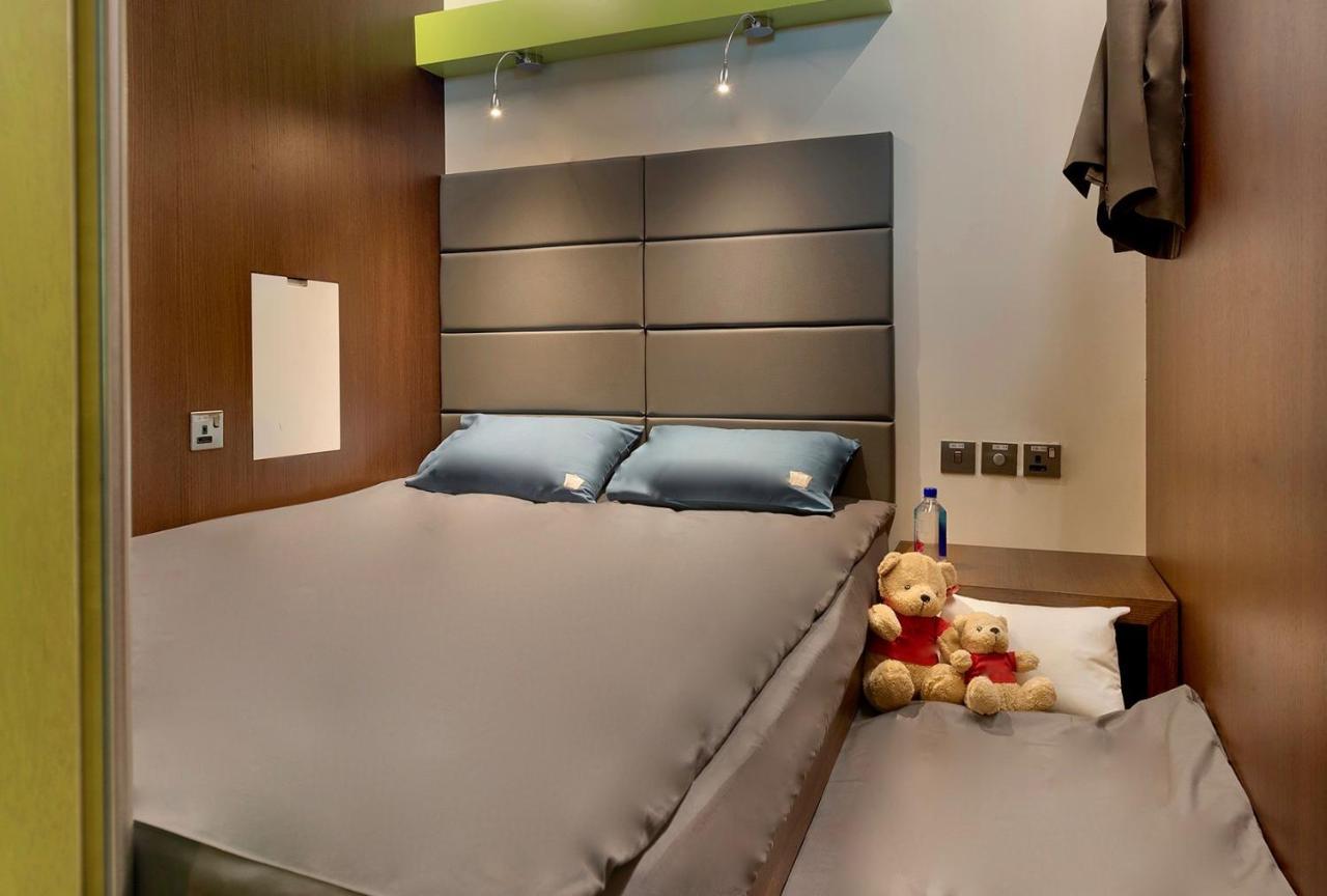 Sleep 'n Fly Sleep Lounge, A-gates Terminal 3 - Transit Only Capsule hotel
