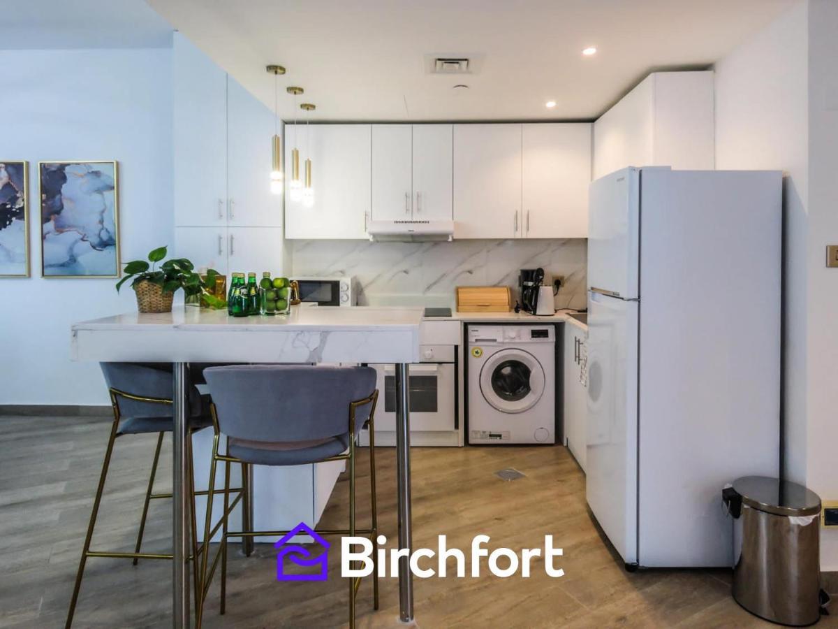 Birchfort - Newly Renovated Huge 2 Bedroom * Dubai