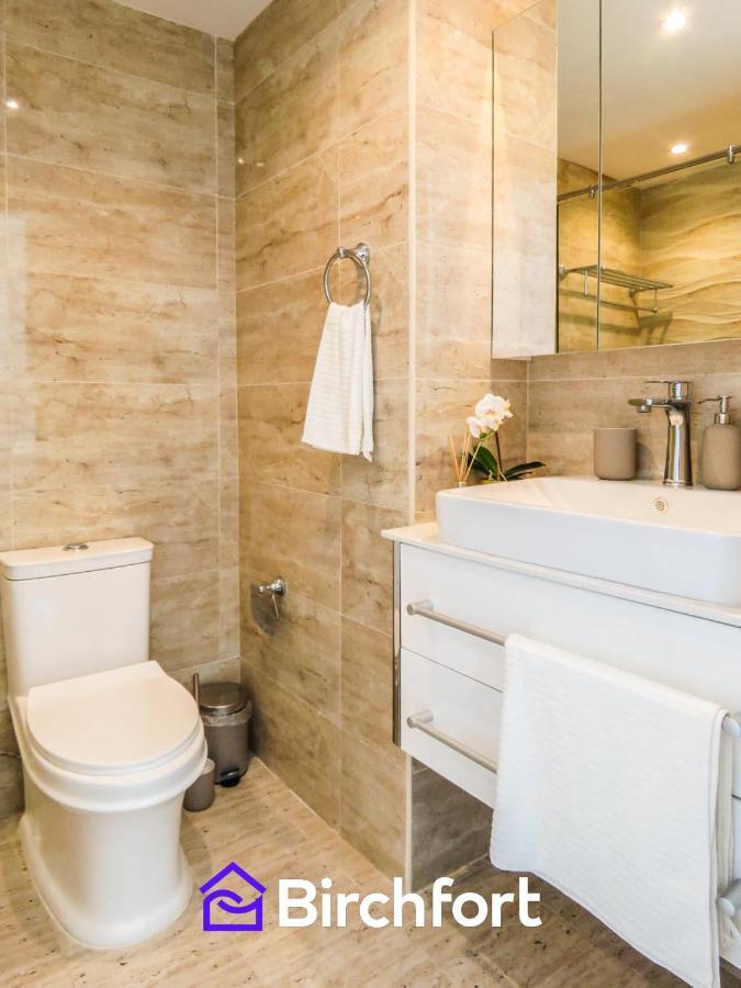 Birchfort - Newly Renovated Huge 2 Bedroom Dubai
