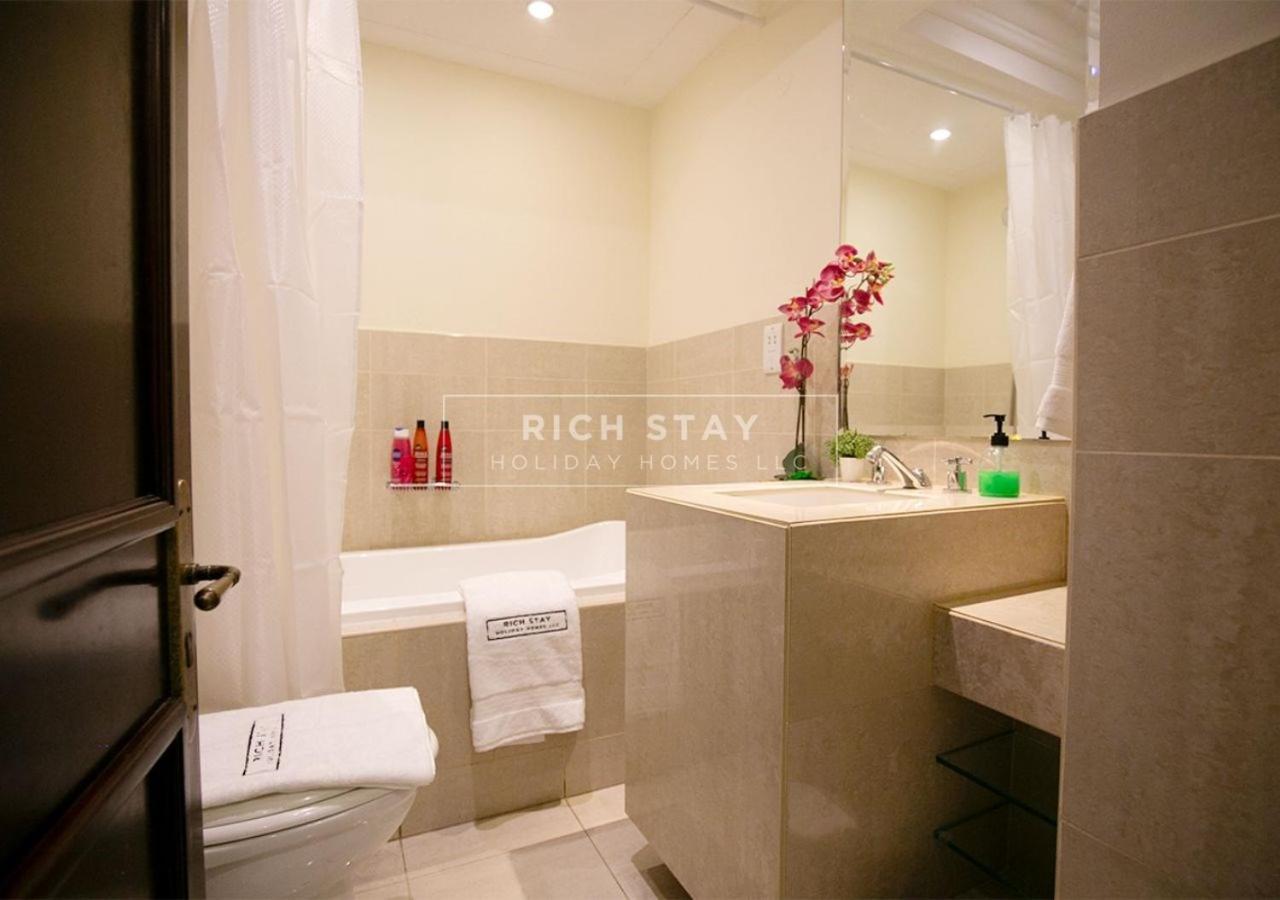 Incredible 2br Apartment, Downtown With Burj & Mall View By Rich Apartment