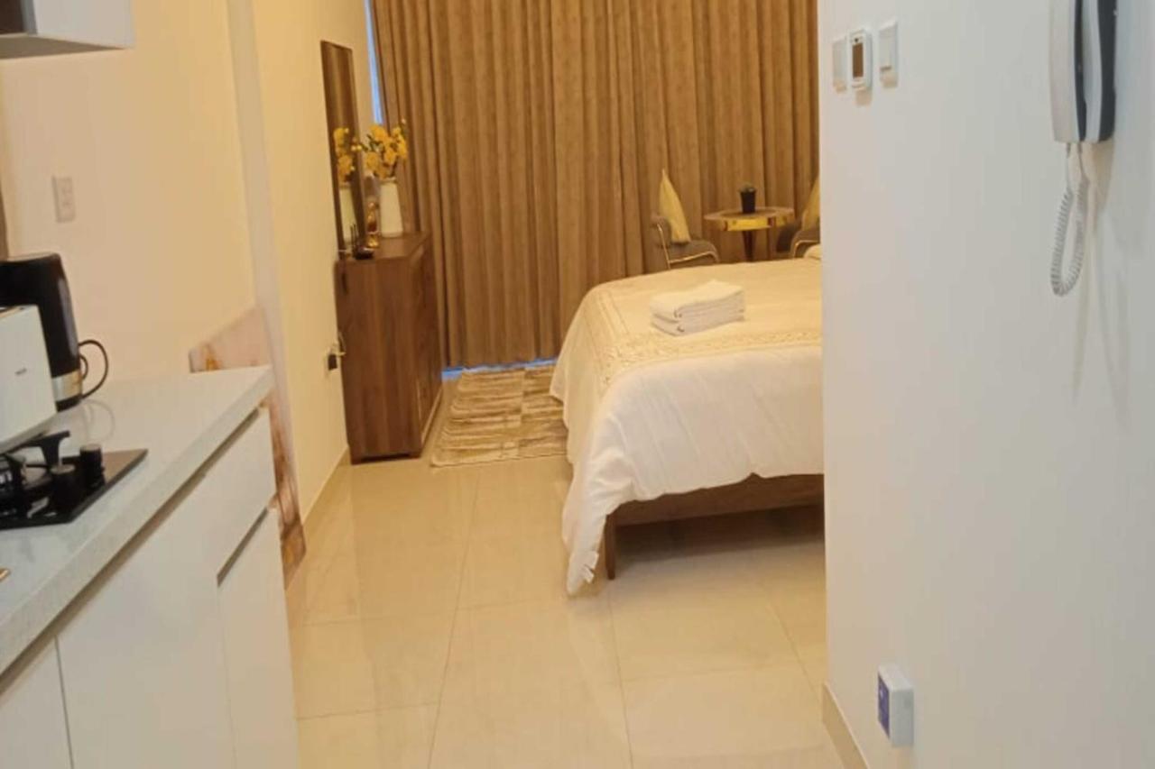 Oyo 990 Waves Tower * Dubai
