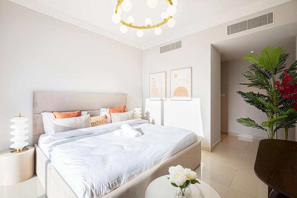 Magnificent Brand New Lux 3br With Burj/ Fnt View Apartment Dubai