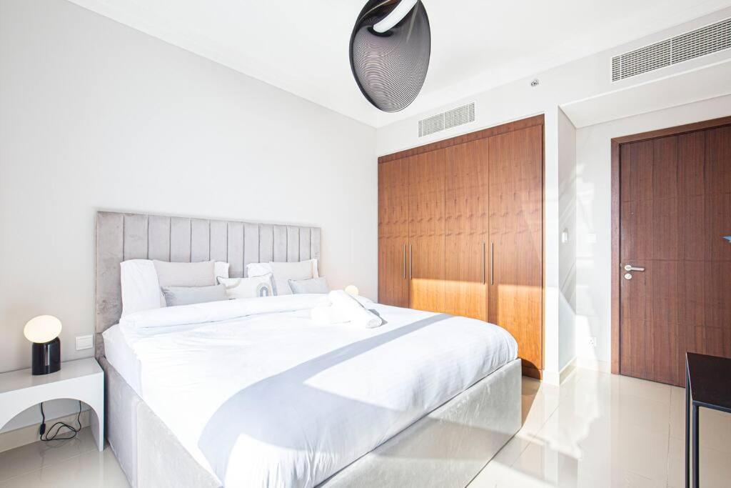 Magnificent Brand New Lux 3br With Burj/ Fnt View Apartment