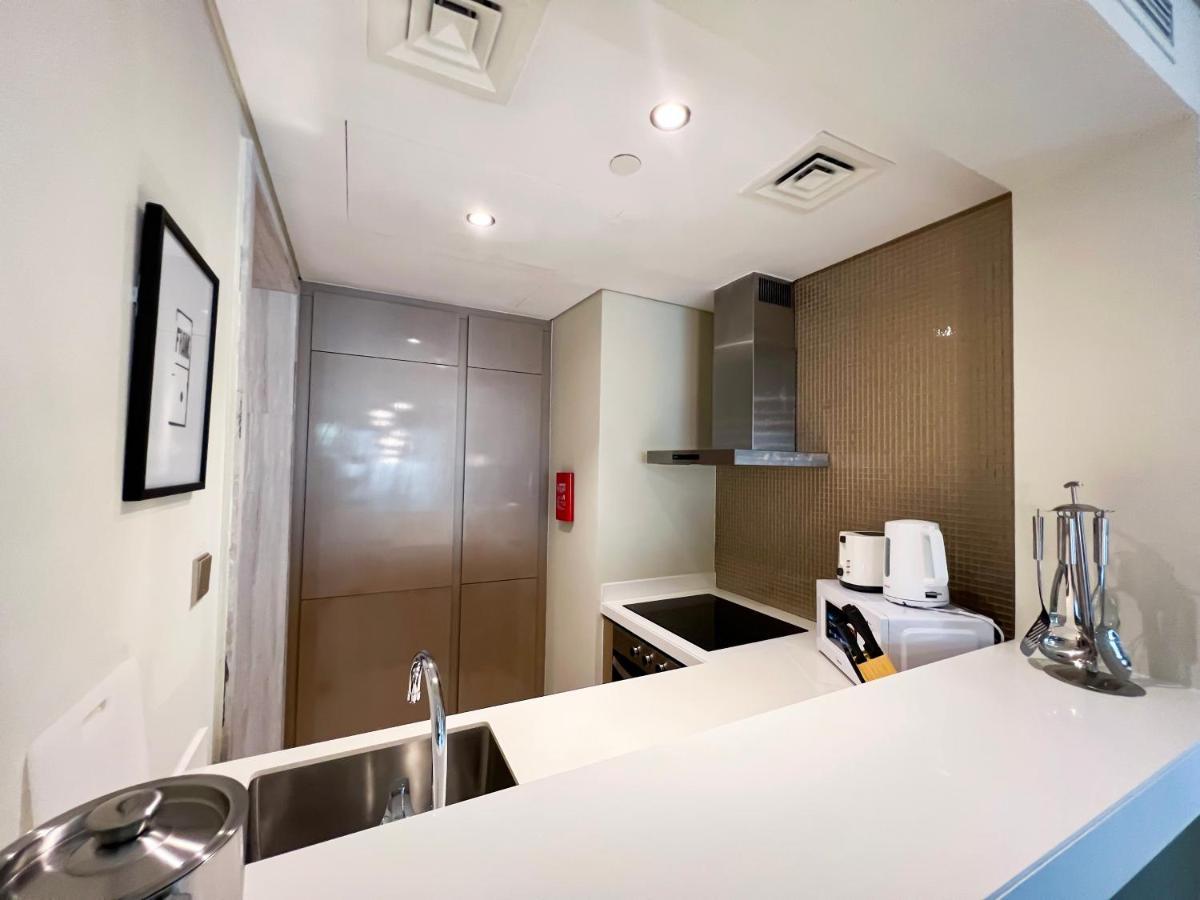 Luton - Damac Tower By Paramount - Business Bay, - 80ab4 Apartment Dubai