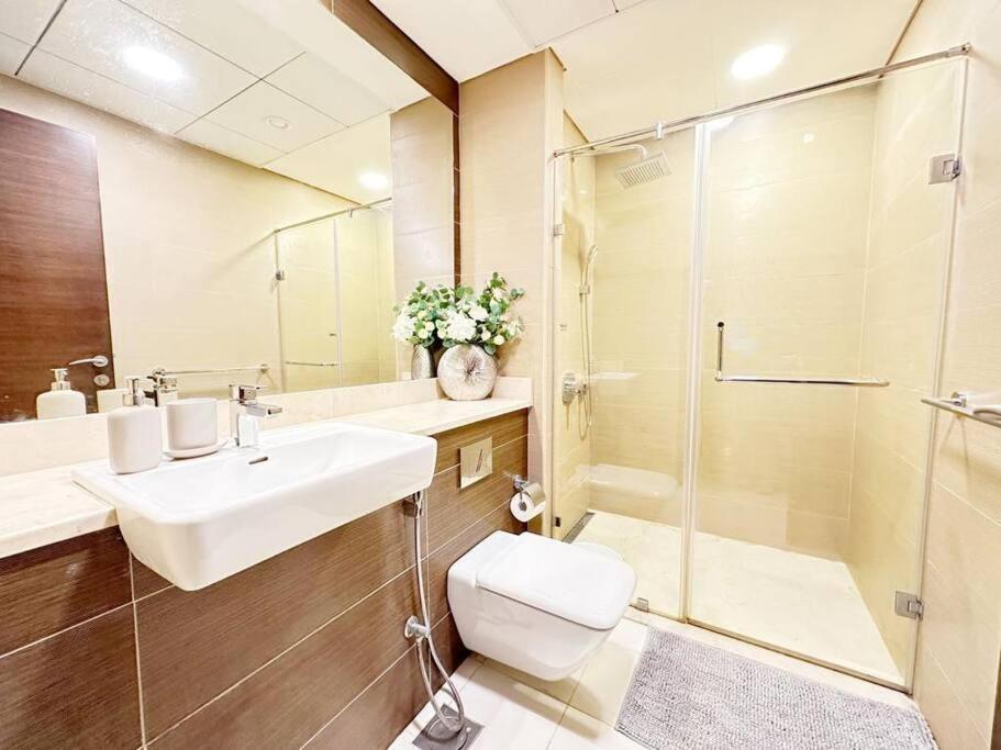 Walk To The Beach - Sparkle Towers With Marina Views Apartment *