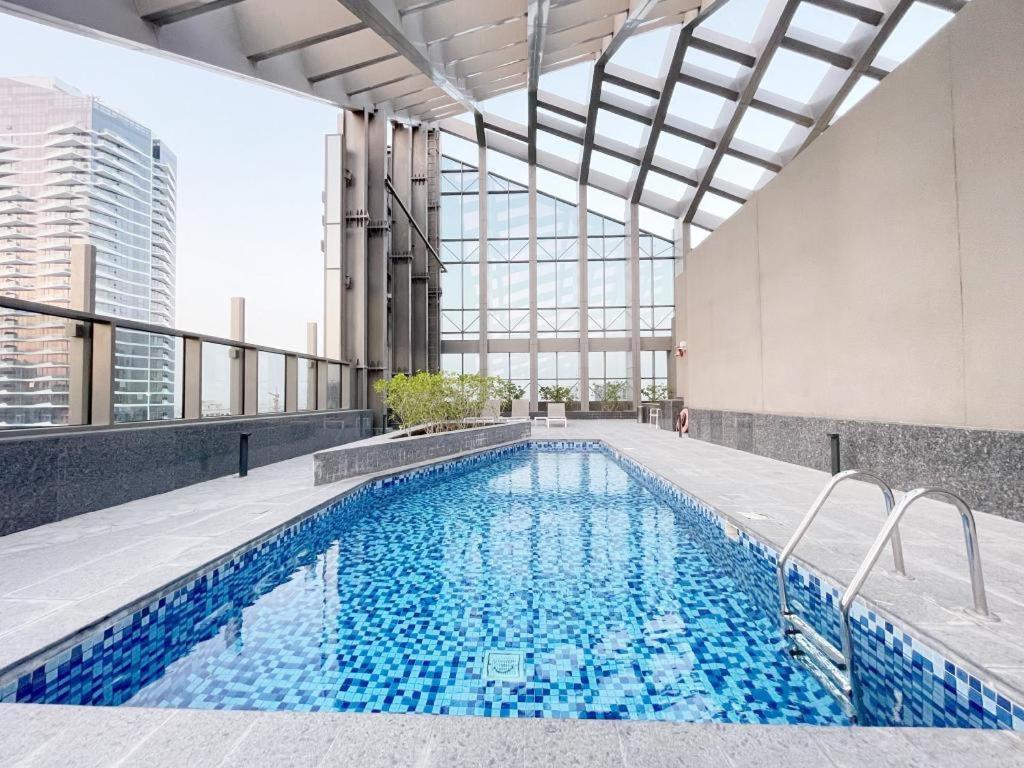 Apartment Walk To The Beach - Sparkle Towers With Marina Views *