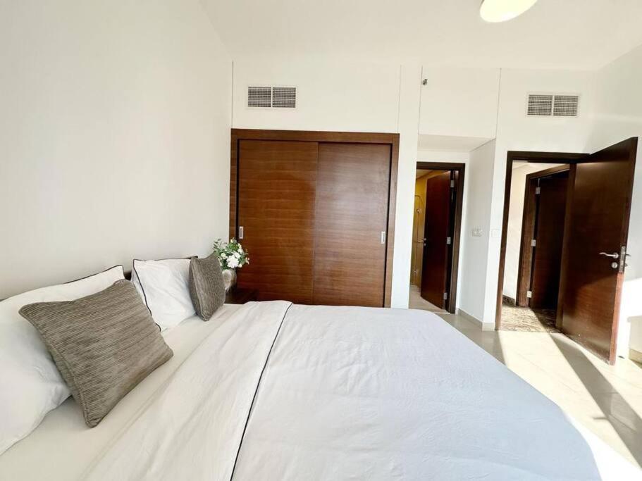 Apartment Walk To The Beach - Sparkle Towers With Marina Views *