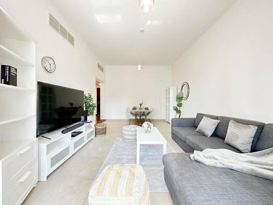 Walk To The Beach - Sparkle Towers With Marina Views Apartment