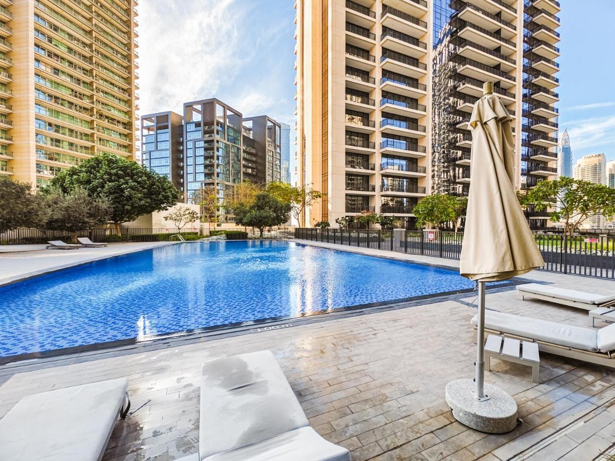 Charming 2br In Boulevard Crescent - Downtown Dubai