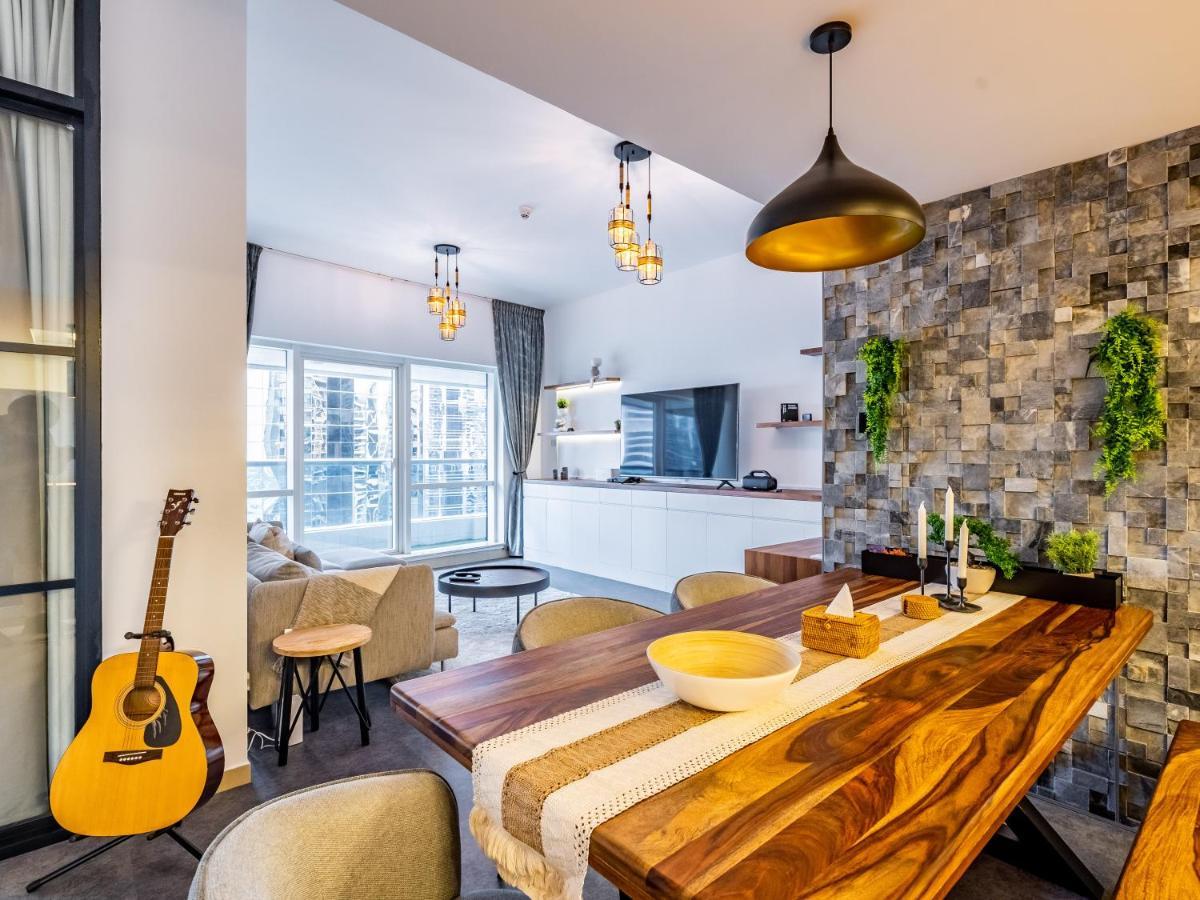 Apartment Lakeside Serenity Retreat With Soothing Views *