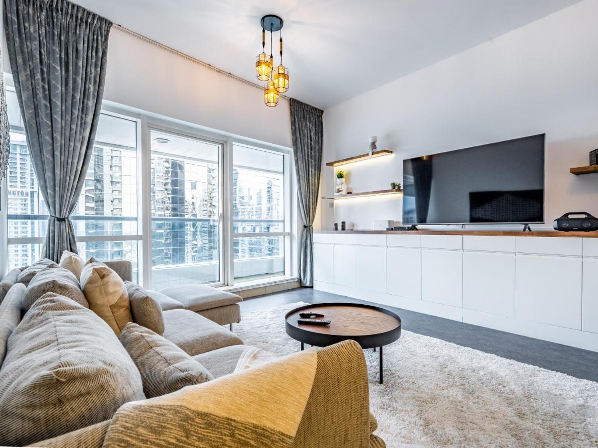 Apartment Lakeside Serenity Retreat With Soothing Views *