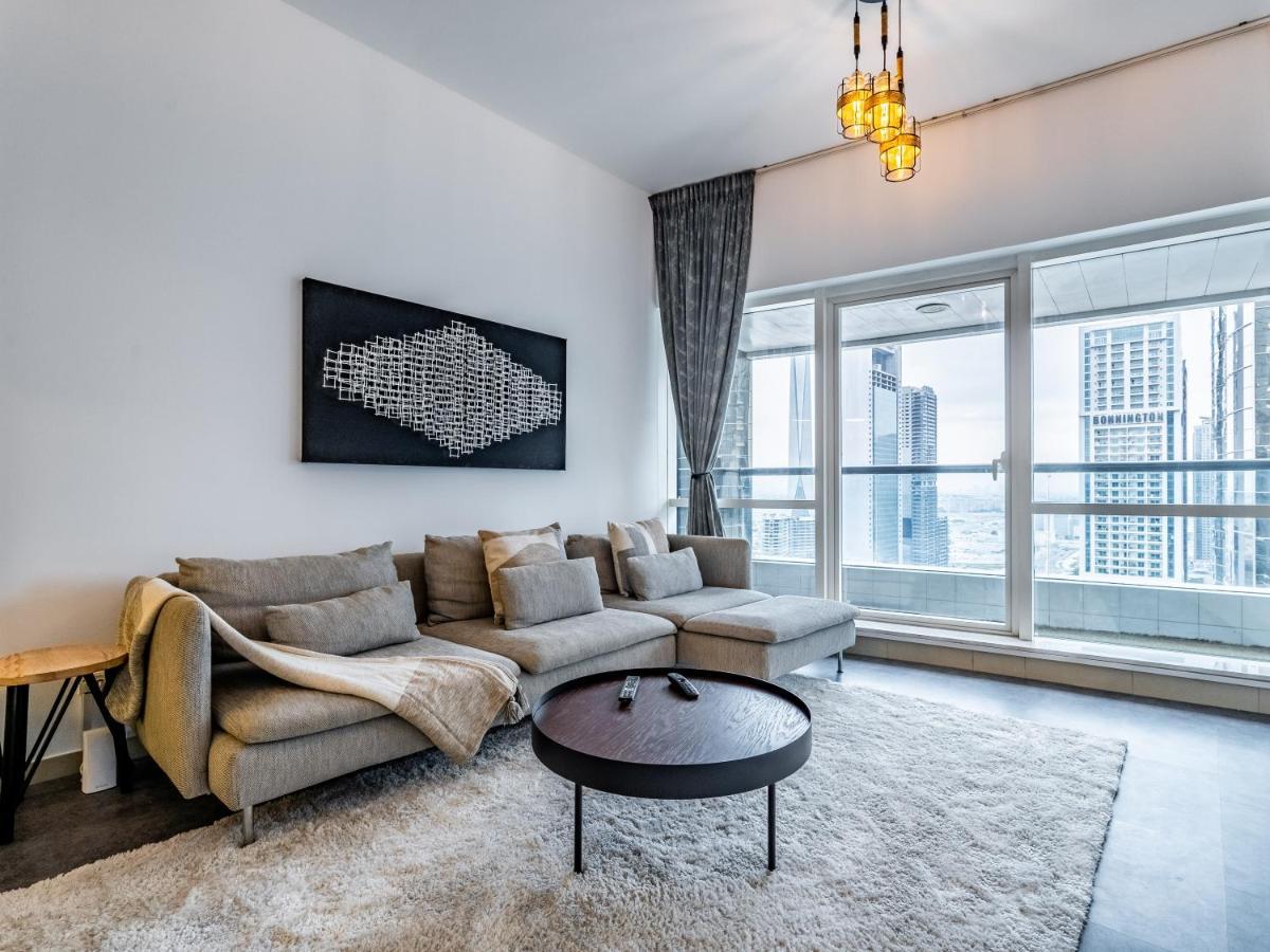 Apartment Lakeside Serenity Retreat With Soothing Views Dubai