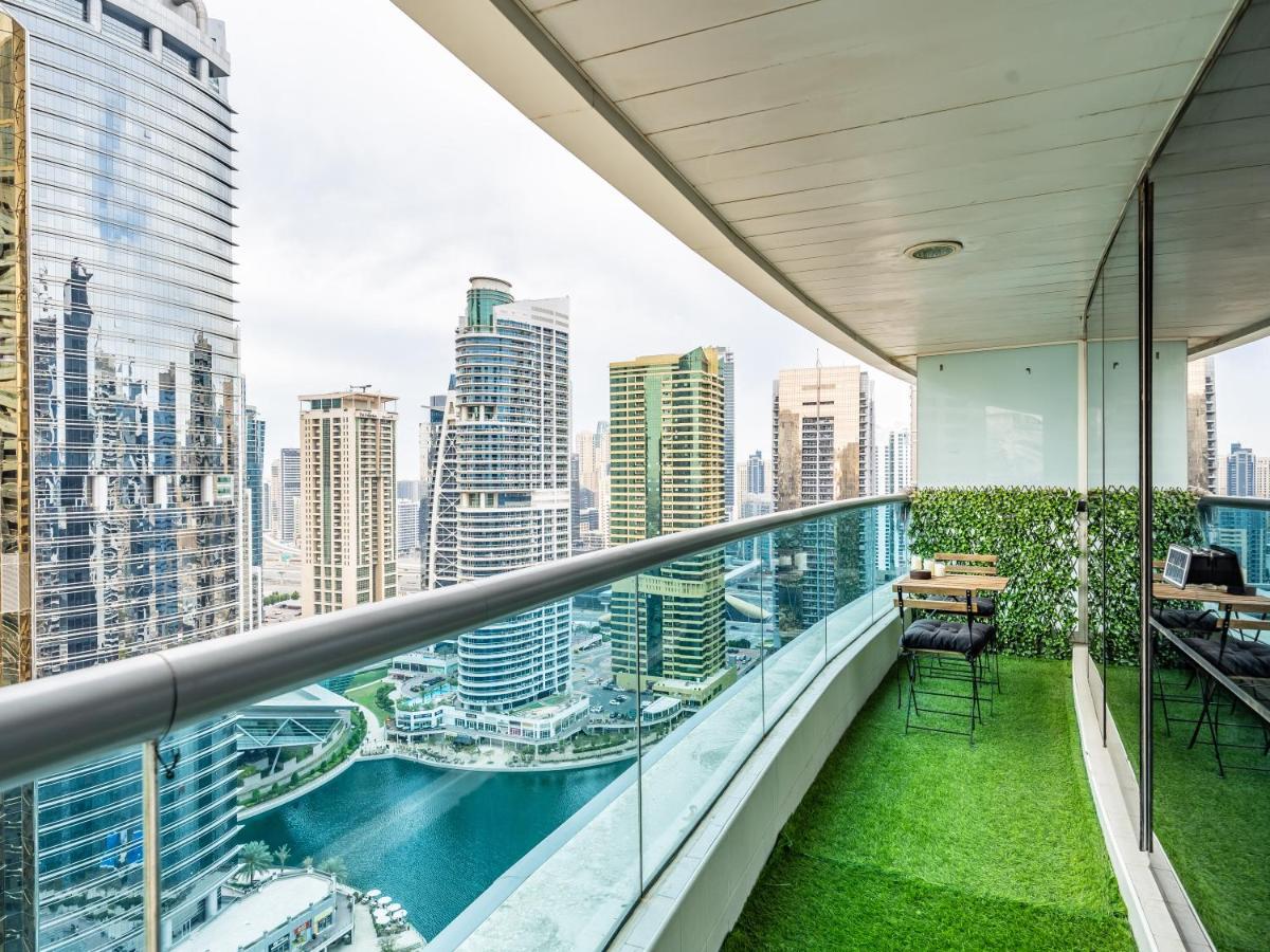 Lakeside Serenity Retreat With Soothing Views Dubai