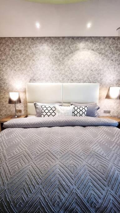 Luxury Paramount A21 * Dubai