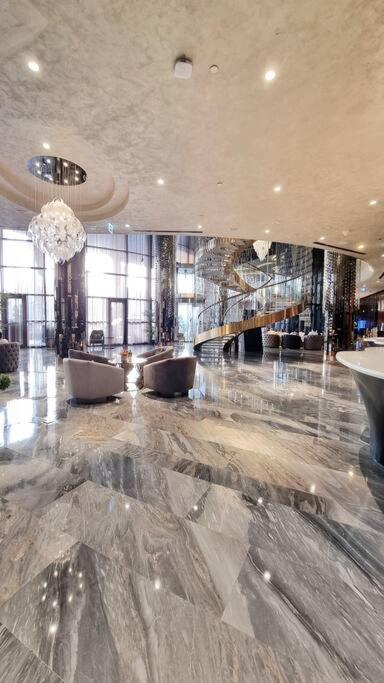 Luxury Paramount A21 Dubai