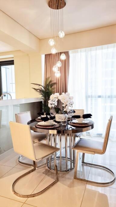 Luxury Paramount A21 * Dubai