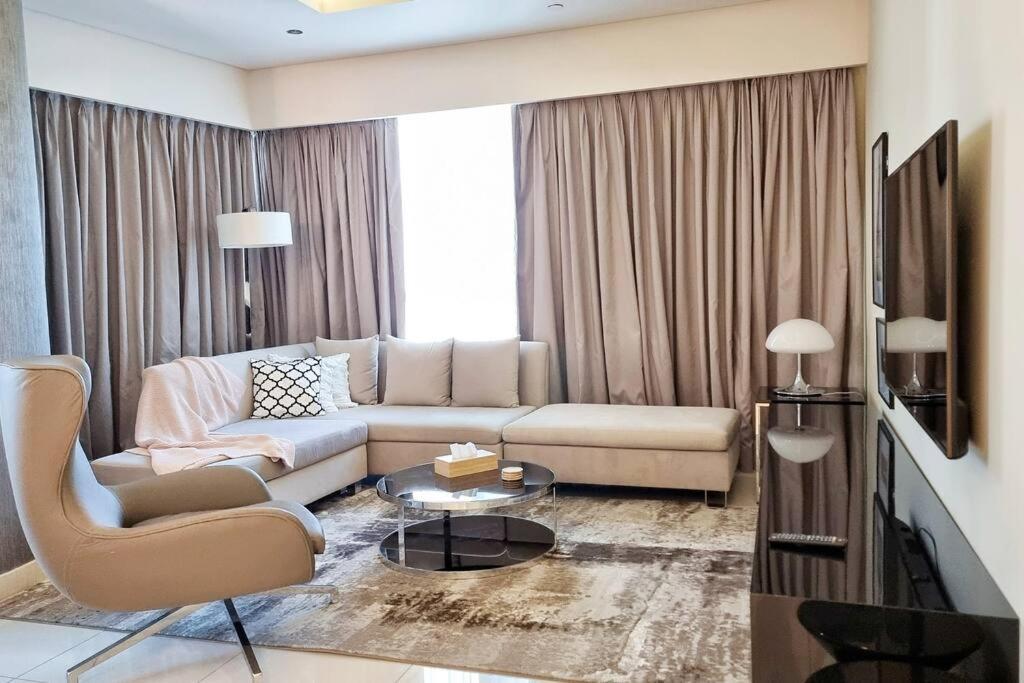 Luxury Paramount A21 *