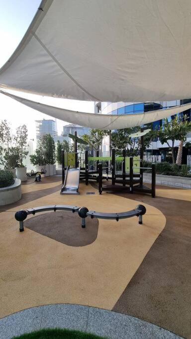 Luxury Paramount A21 * Dubai