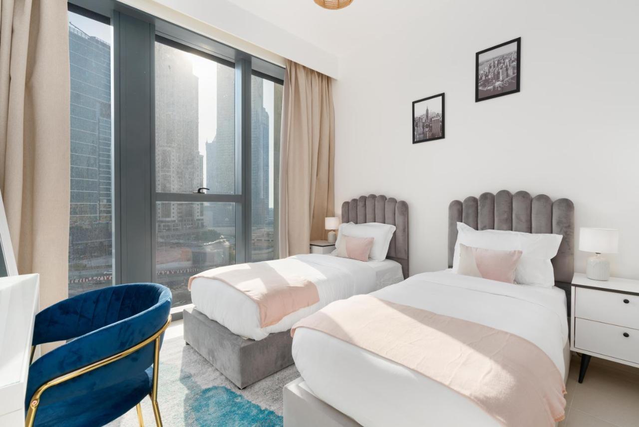 Apartment Downtown / Great Location / 2bdr / 2 Balconies / 10 Min Walk From Mall Dubai