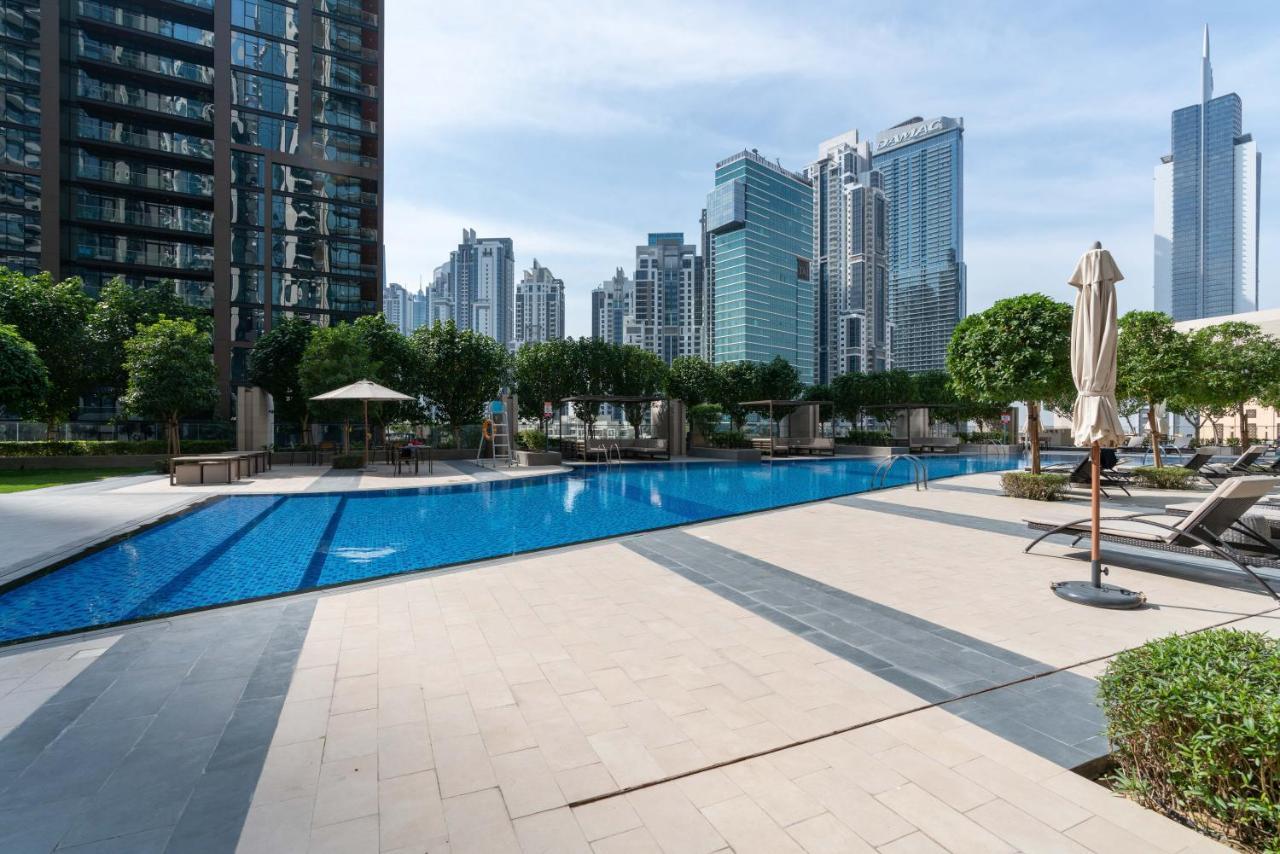 Downtown / Great Location / 2bdr / 2 Balconies / 10 Min Walk From Mall * Dubai