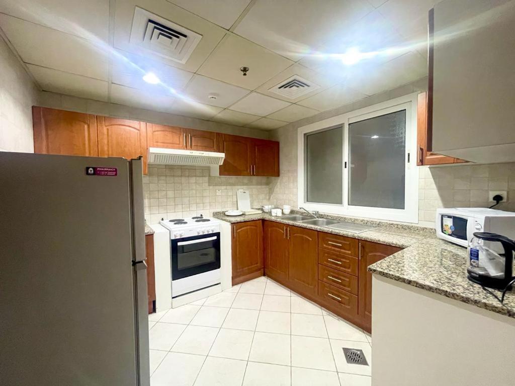 Lovely 2br Al Deyafa Apartment Dubai