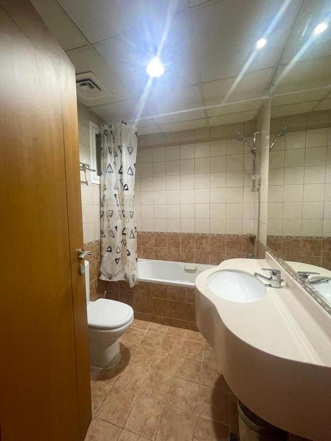 Lovely 2br Al Deyafa Apartment Dubai