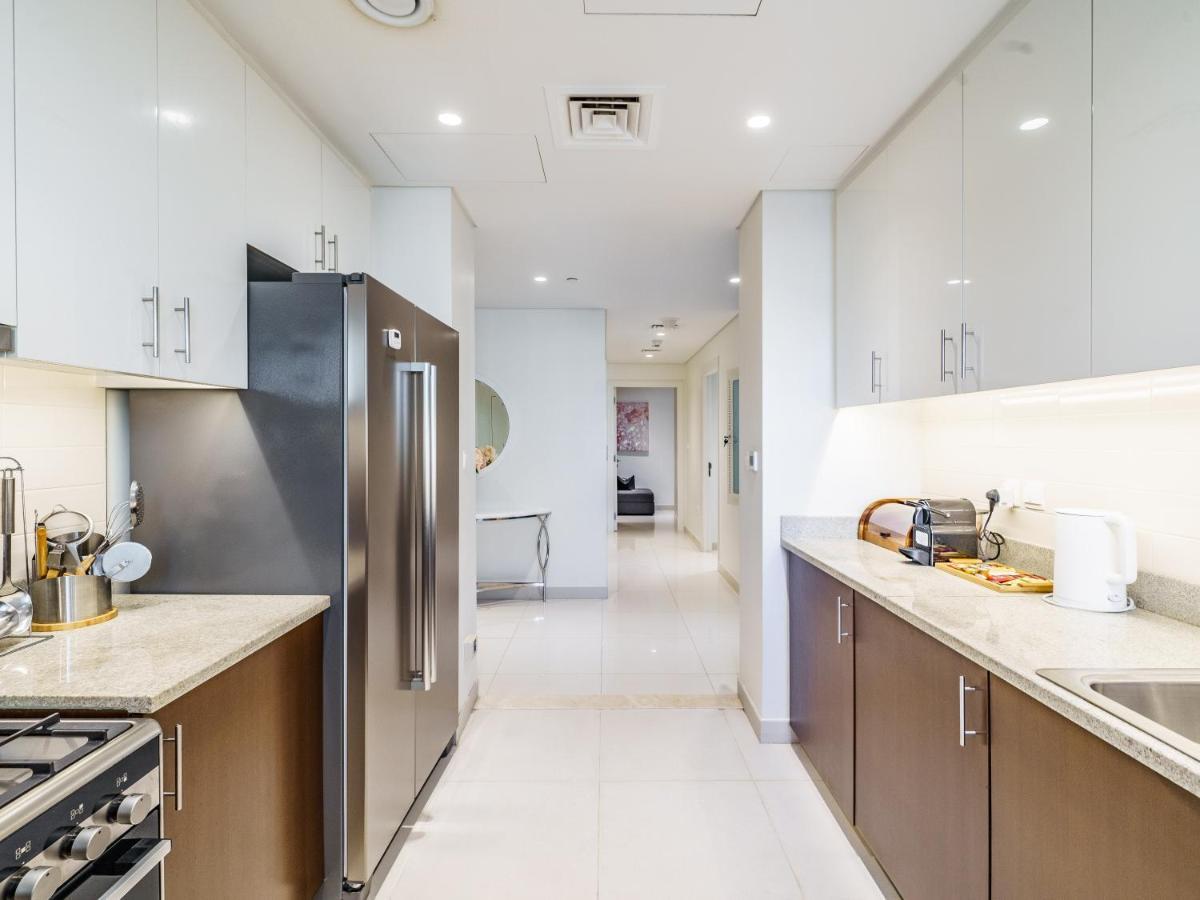 Classy 2br In Boulevard Crescent - Downtown Apartment Dubai