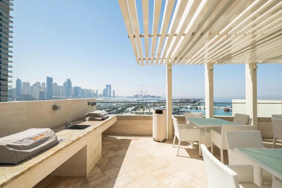Apartment Luxurious Beachfront
