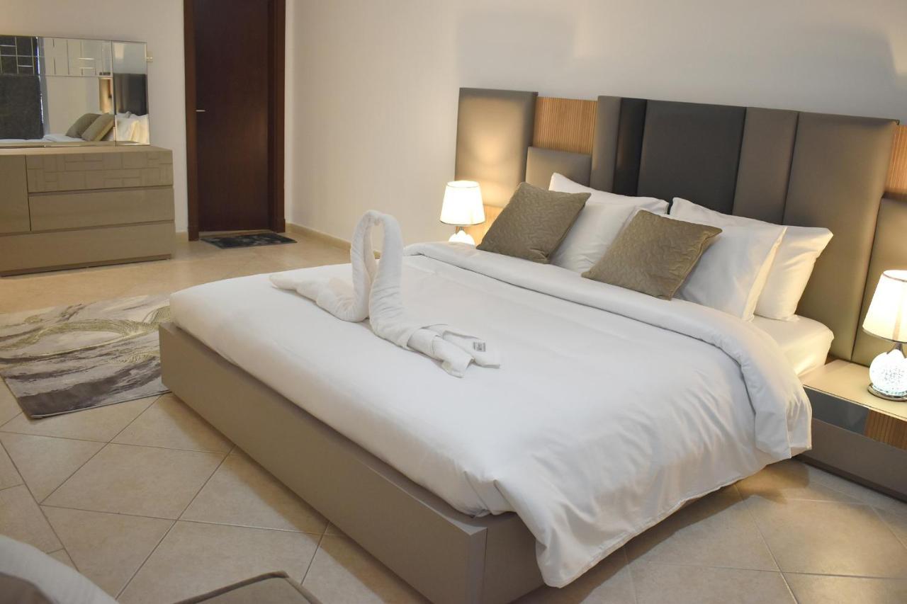 Apartment 4 Bhk
