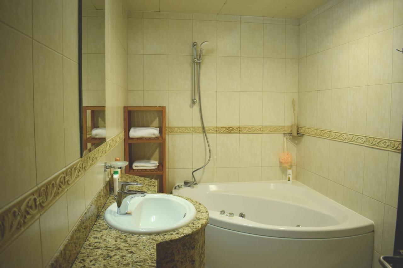 Apartment 4 Bhk
