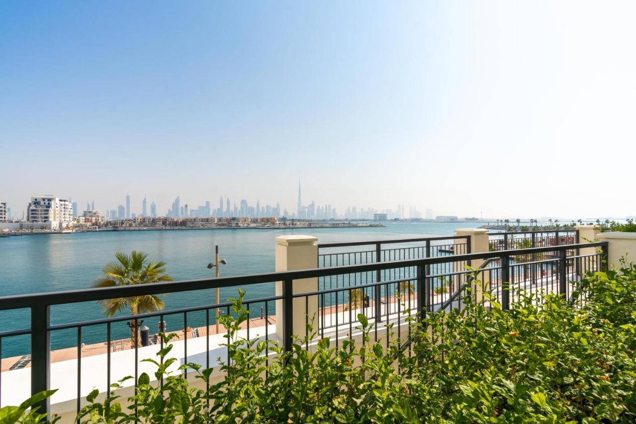 Ultimate With Big Terrace, Amazing Sunset, Perfect For 4 People Apartment Dubai