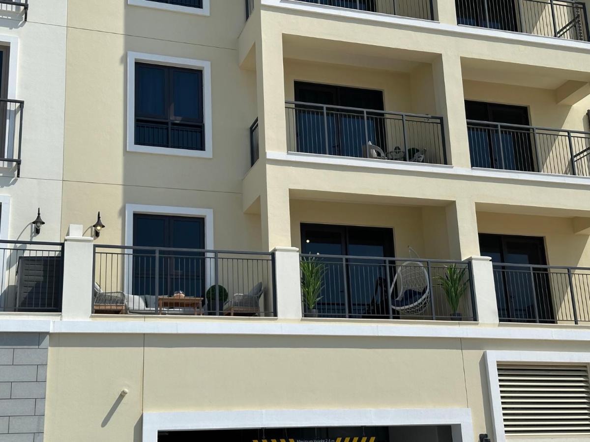 Ultimate With Big Terrace, Amazing Sunset, Perfect For 4 People * Dubai