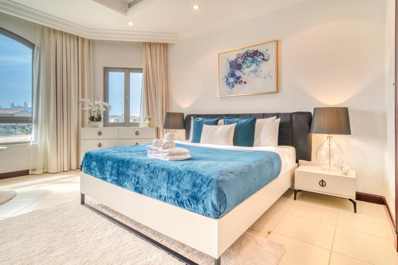 Frond E Villa, Palm Jumeirah - Mint * Dubai
