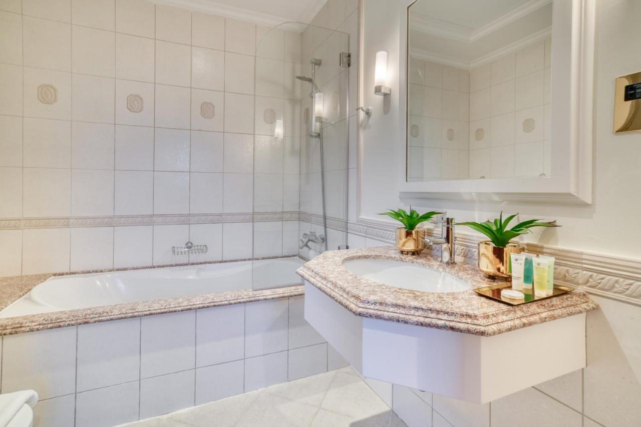 Frond E Villa, Palm Jumeirah - Mint Dubai