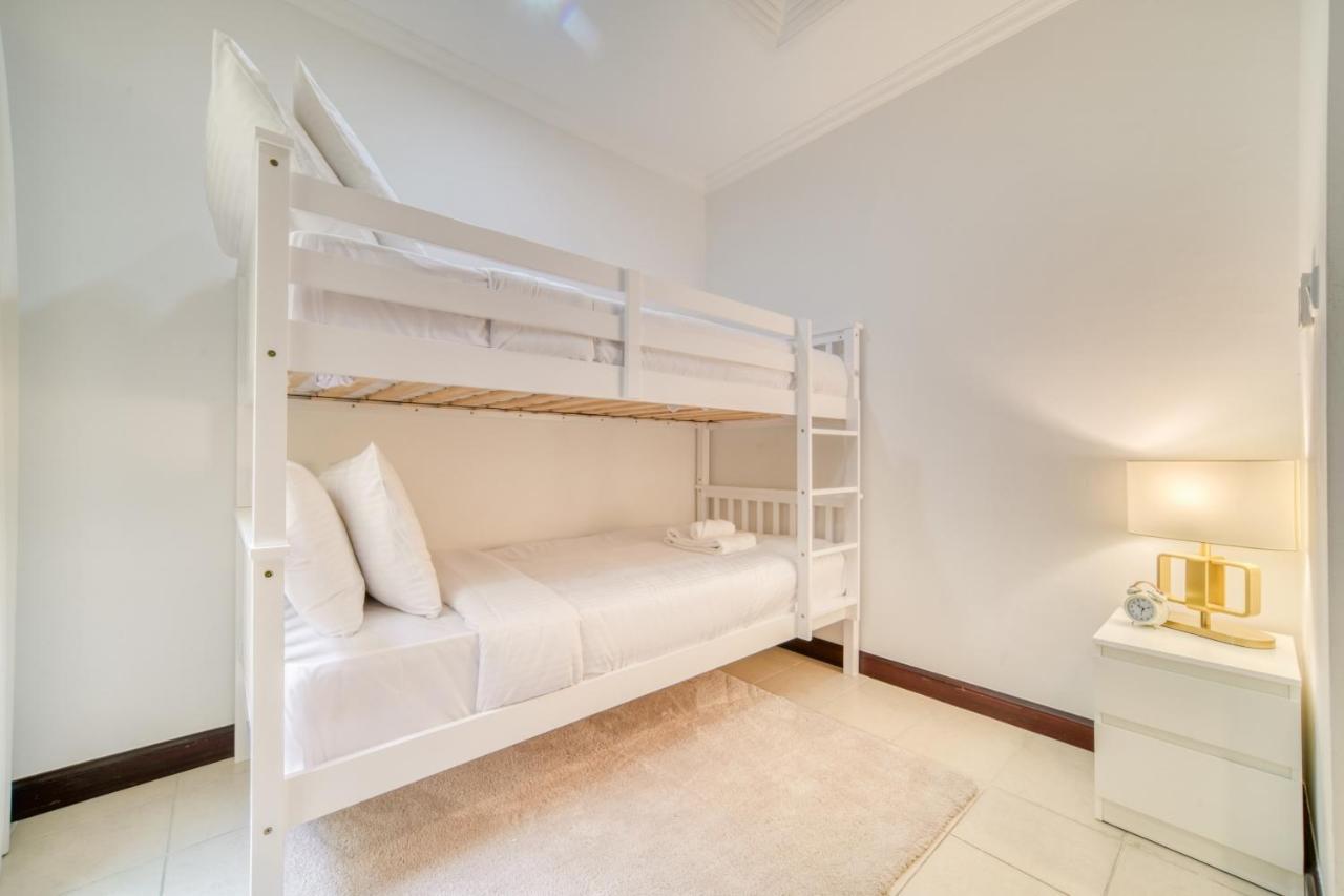 Frond E Villa, Palm Jumeirah - Mint Apartment