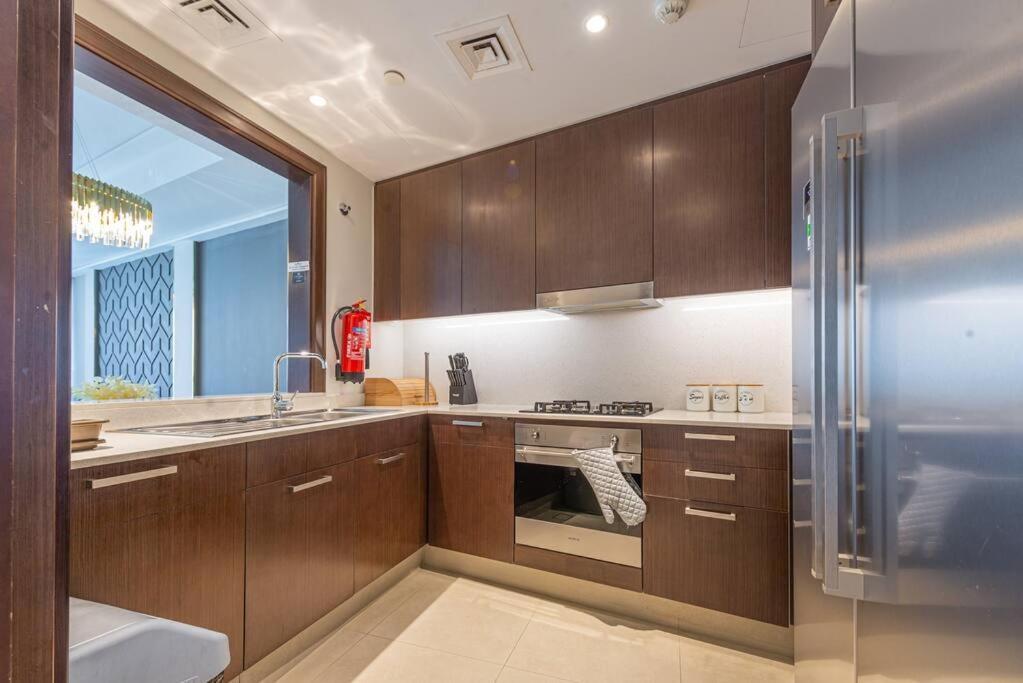 Apartment First Class 2br With Full Burj Khalifa And Fountain View Dubai
