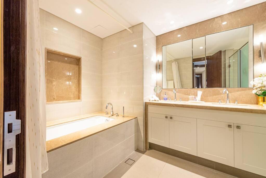 First Class 2br With Full Burj Khalifa And Fountain View Apartment *