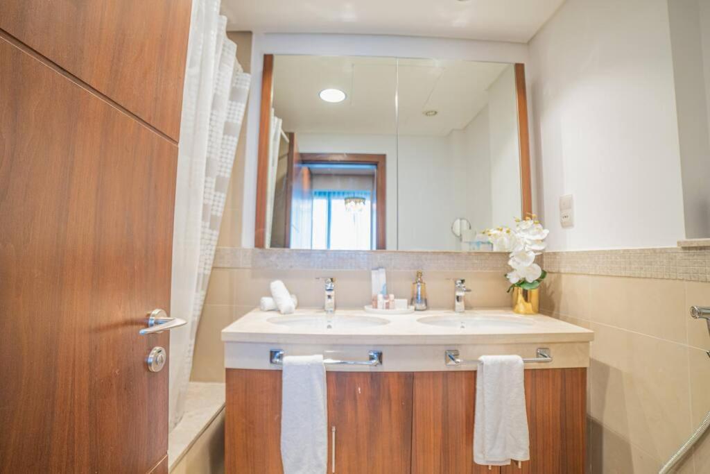 Apartment First Class 3br With Full Burj Khalifa And Fountain View Dubai