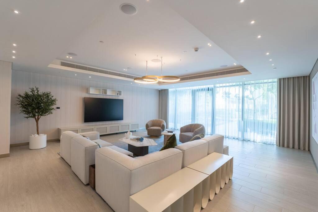 Vogue Beachfront - Palm Views & Private Dubai