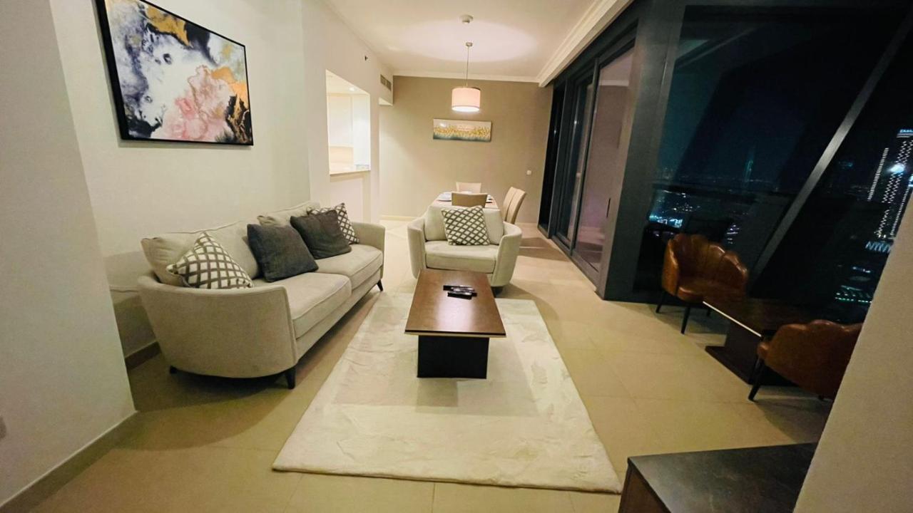 Amakin Burj Vista Tower 1 Apartment
