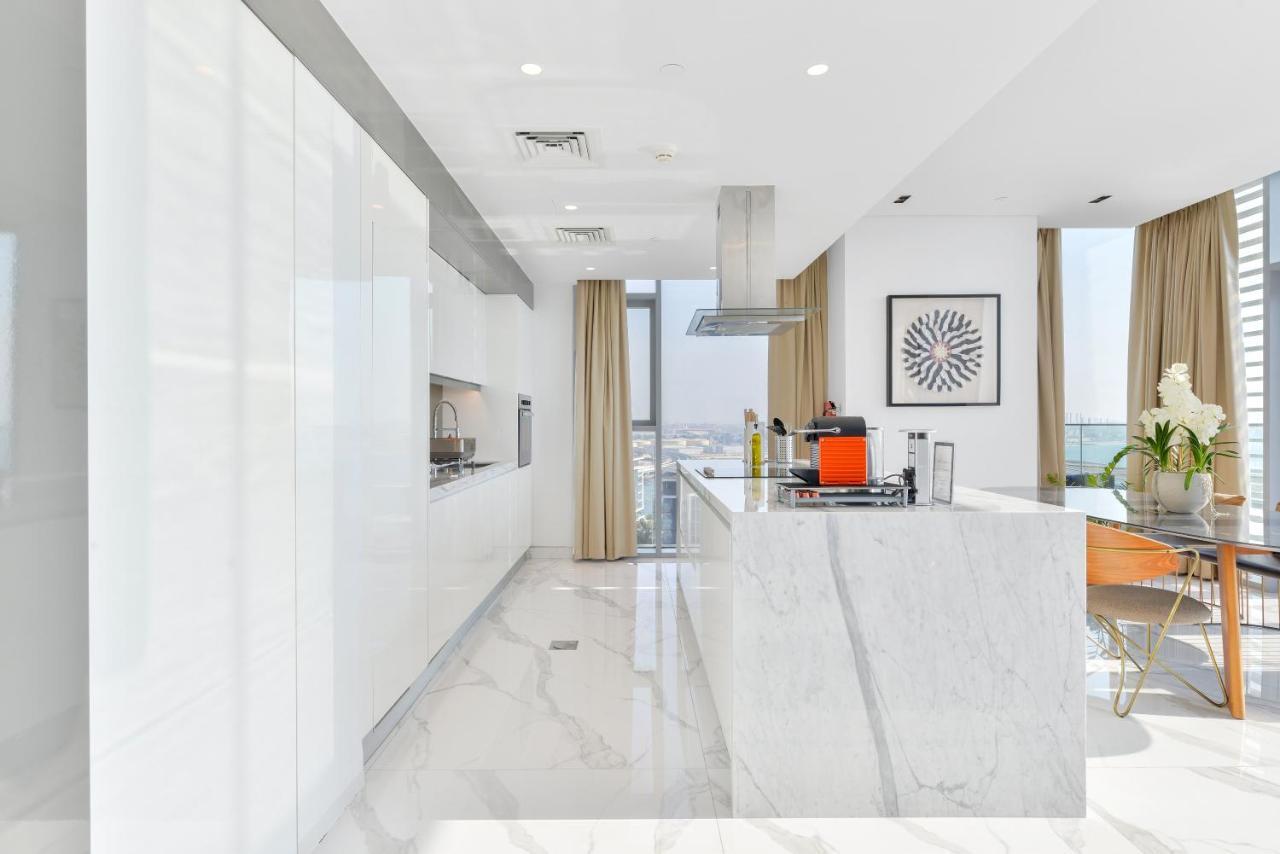 Luxe 3 Bedroom Oceanfront In The Heart Of Bluewaters Island Apartment