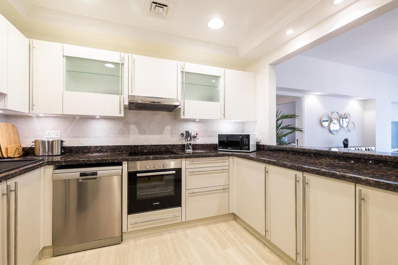 In Golden Mile With Access To Fairmont Apartment Dubai