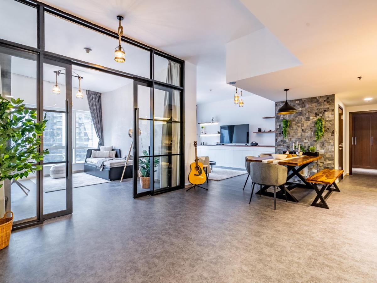 Lakeside Serenity Retreat With Soothing Views * Dubai
