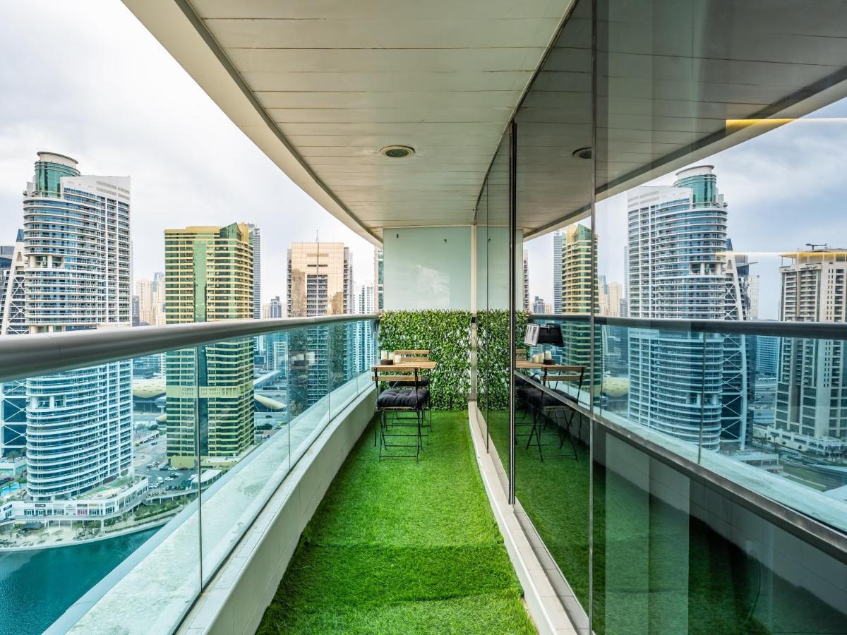 Lakeside Serenity Retreat With Soothing Views Dubai