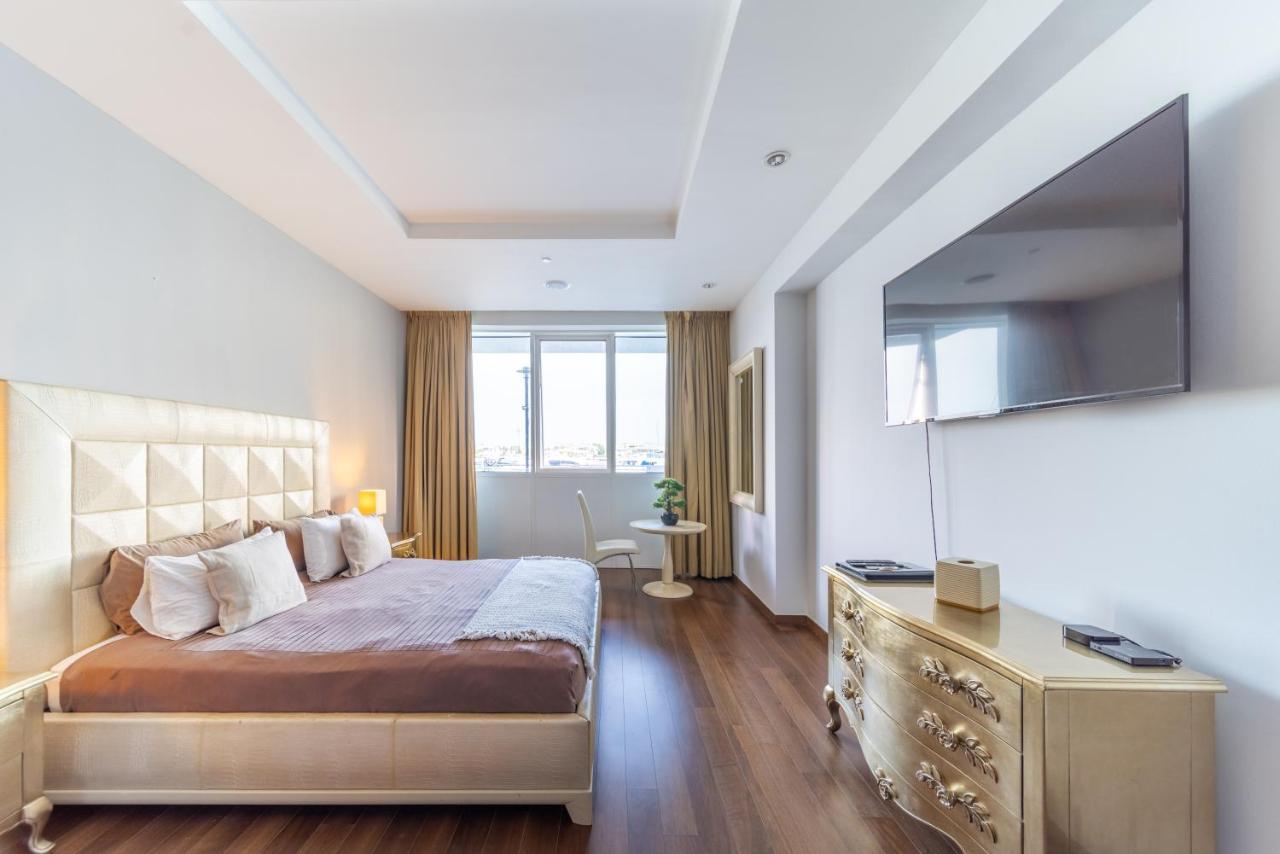 Apartment 2 Bedroom App With Private And Infinity Pool Dubai